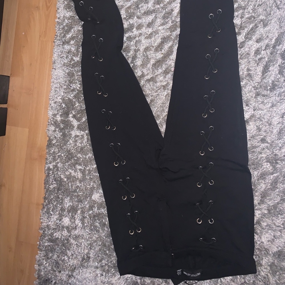 Tie black pants